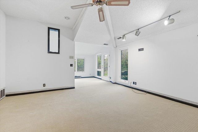 605 RIDGE RD N, Council Bluffs, IA 51503