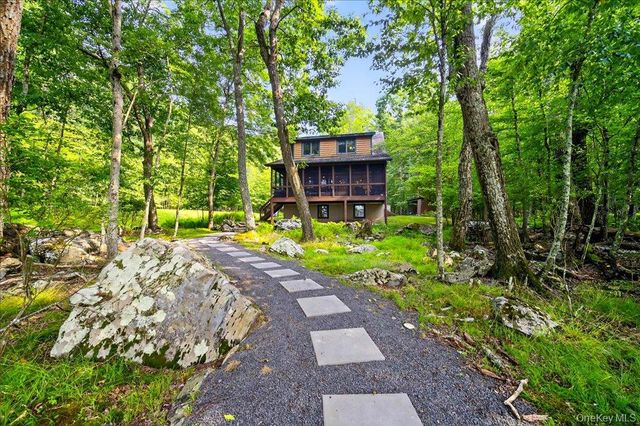 299 Zane Grey Way, Barryville, NY 12719
