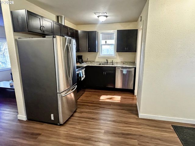 11818 Ne HOLLADAY St, Portland, OR 97220