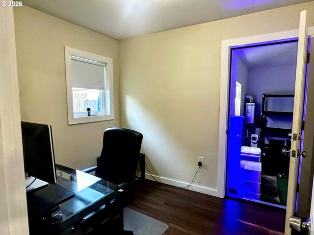 11818 Ne HOLLADAY St, Portland, OR 97220