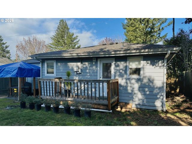 11818 Ne HOLLADAY St, Portland, OR 97220