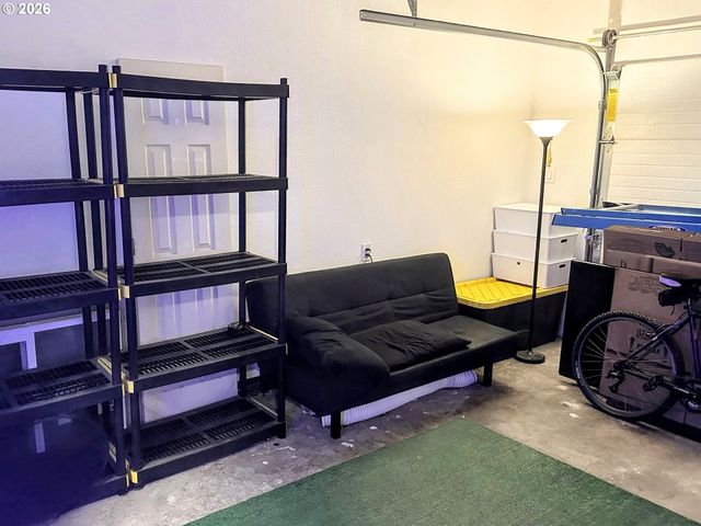 11818 Ne HOLLADAY St, Portland, OR 97220