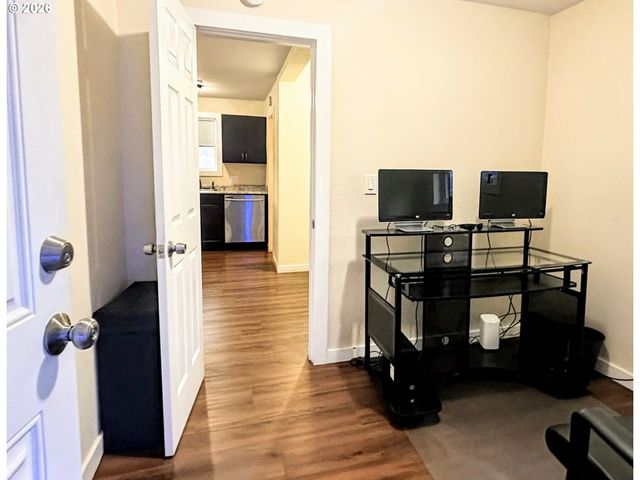 11818 Ne HOLLADAY St, Portland, OR 97220