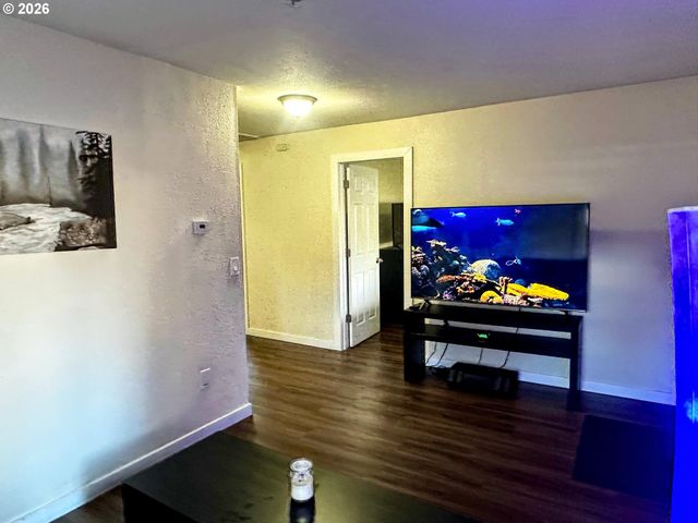 11818 Ne HOLLADAY St, Portland, OR 97220