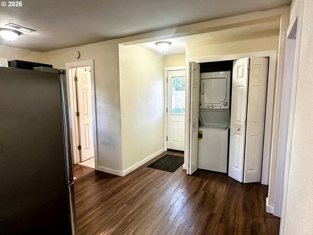 11818 Ne HOLLADAY St, Portland, OR 97220