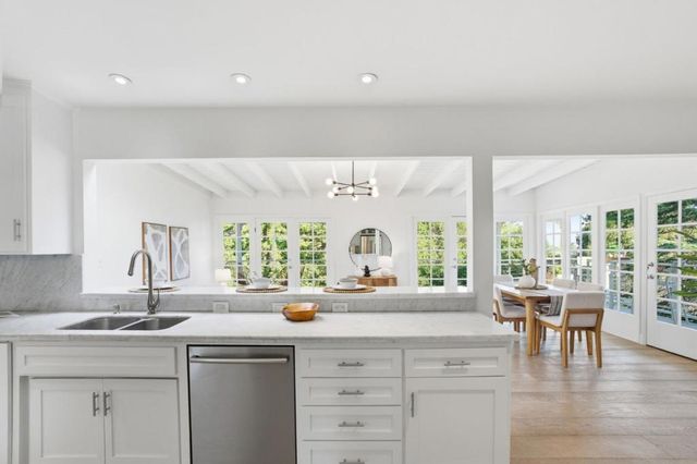 915 Crestview Drive, San Carlos, CA 94070