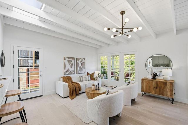 915 Crestview Drive, San Carlos, CA 94070