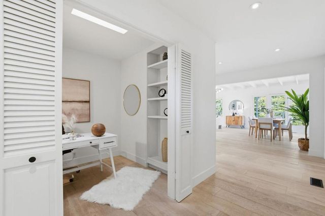 915 Crestview Drive, San Carlos, CA 94070