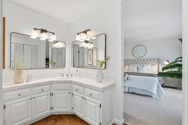 915 Crestview Drive, San Carlos, CA 94070