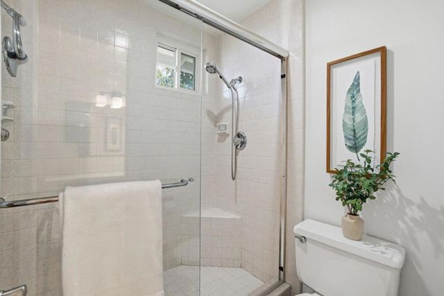 915 Crestview Drive, San Carlos, CA 94070