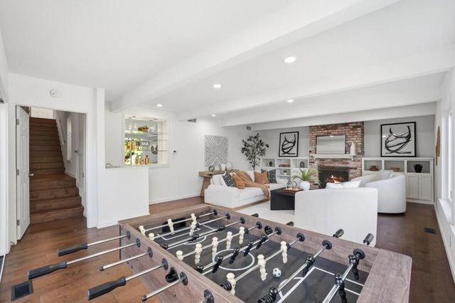 915 Crestview Drive, San Carlos, CA 94070