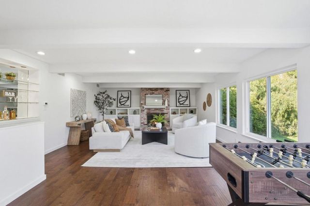 915 Crestview Drive, San Carlos, CA 94070