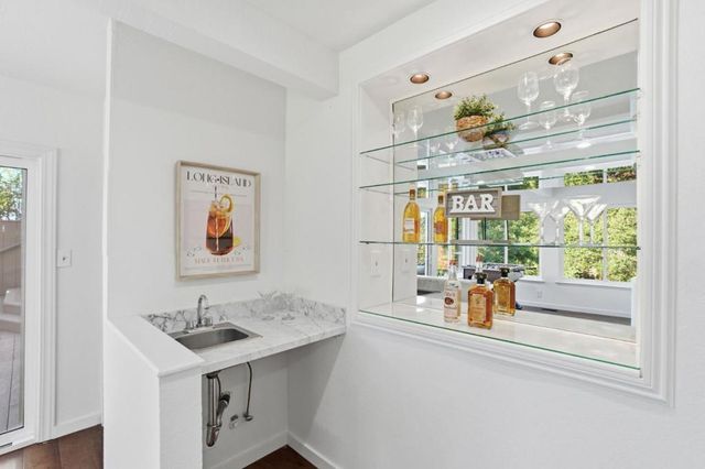 915 Crestview Drive, San Carlos, CA 94070