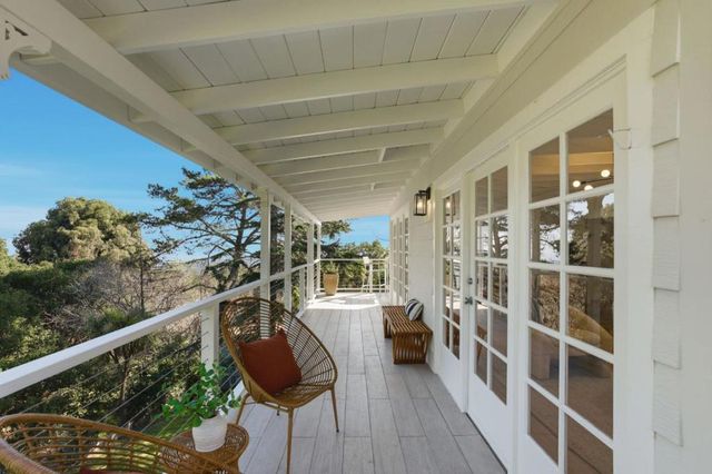 915 Crestview Drive, San Carlos, CA 94070