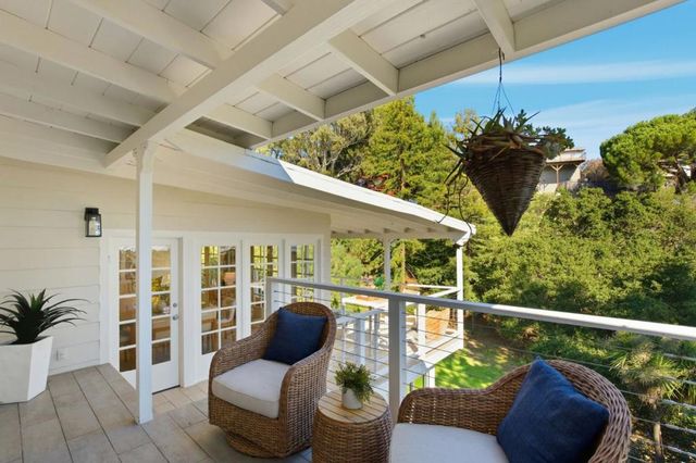 915 Crestview Drive, San Carlos, CA 94070