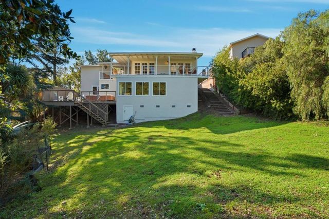 915 Crestview Drive, San Carlos, CA 94070