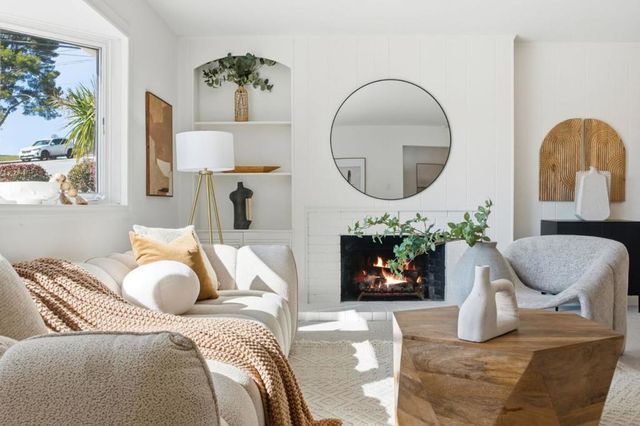 915 Crestview Drive, San Carlos, CA 94070