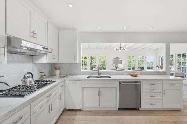 915 Crestview Drive, San Carlos, CA 94070