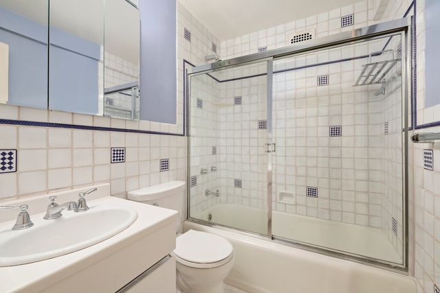 65 E 76th St Apt 2E, New York City, NY 10021