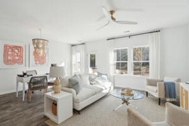 7934 Triggerfish Way, North Charleston, SC 29420