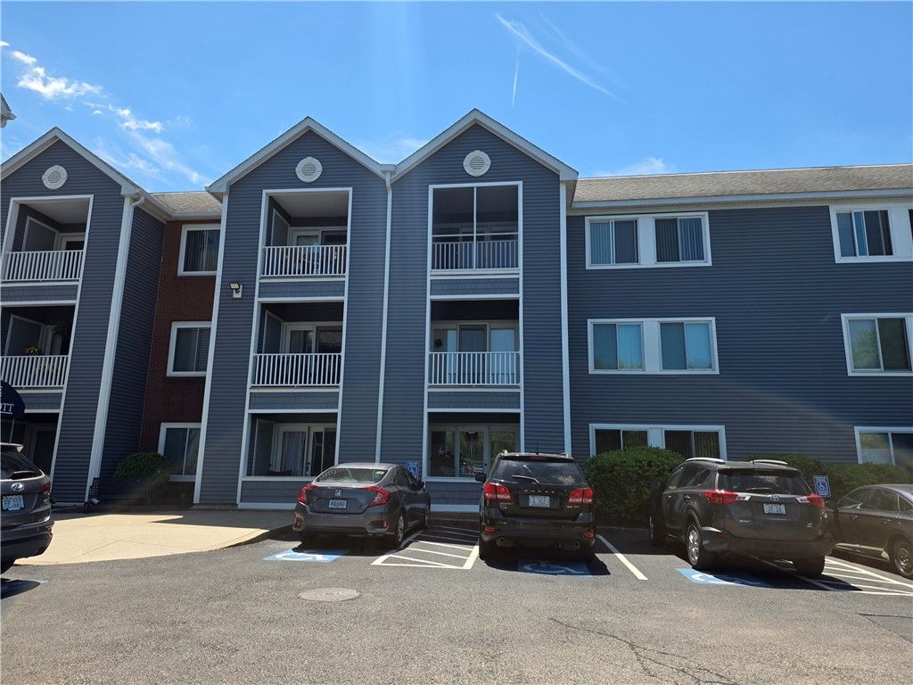 1800 Douglas Avenue 327, North Providence, RI 02904