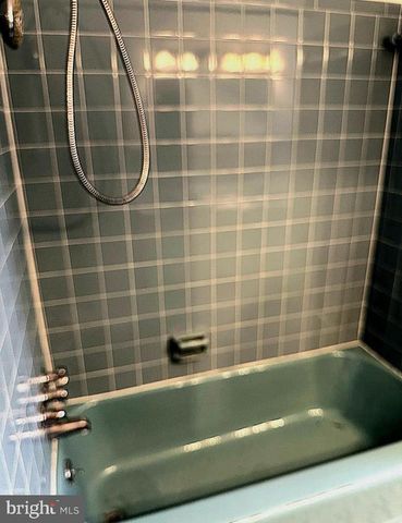 6426 NOBLE DR, Mclean, VA 22101