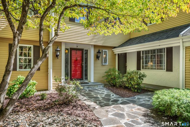 15 Rushleigh Road, West Hartford, CT 06117