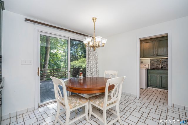 15 Rushleigh Road, West Hartford, CT 06117