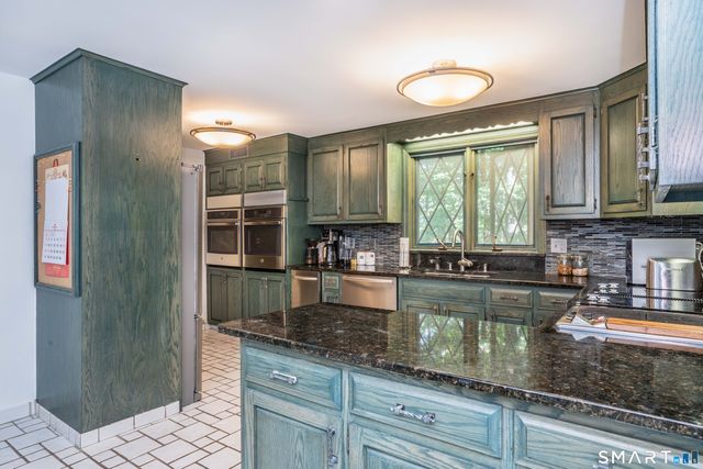 15 Rushleigh Road, West Hartford, CT 06117