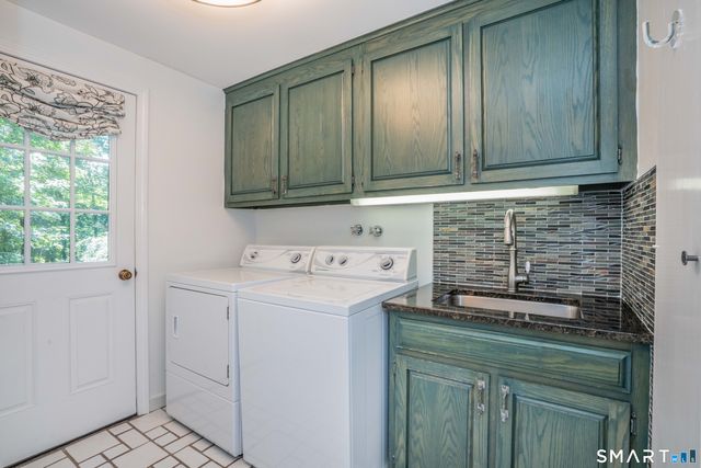 15 Rushleigh Road, West Hartford, CT 06117