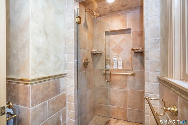 15 Rushleigh Road, West Hartford, CT 06117