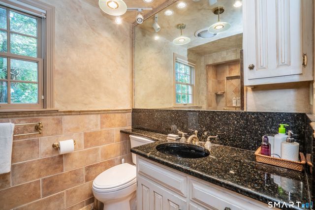 15 Rushleigh Road, West Hartford, CT 06117