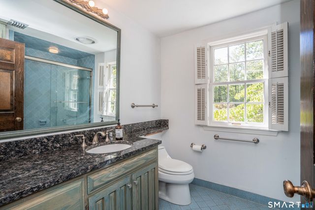 15 Rushleigh Road, West Hartford, CT 06117