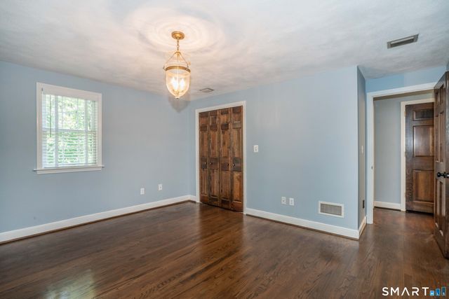 15 Rushleigh Road, West Hartford, CT 06117
