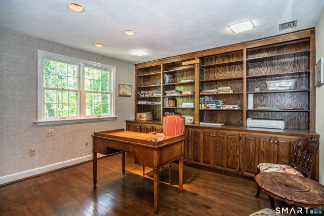 15 Rushleigh Road, West Hartford, CT 06117