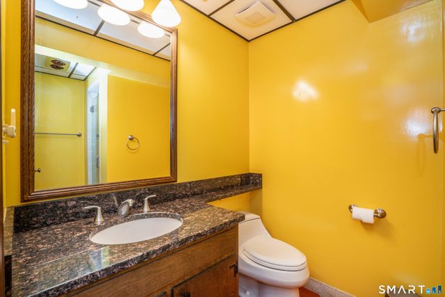 15 Rushleigh Road, West Hartford, CT 06117