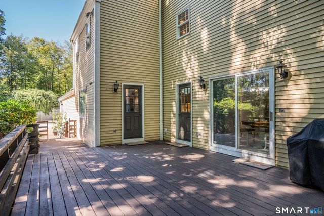 15 Rushleigh Road, West Hartford, CT 06117