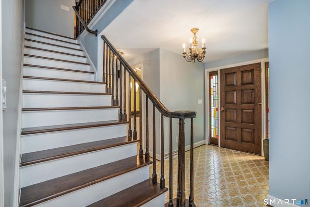 15 Rushleigh Road, West Hartford, CT 06117