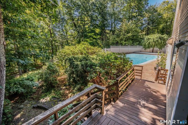 15 Rushleigh Road, West Hartford, CT 06117