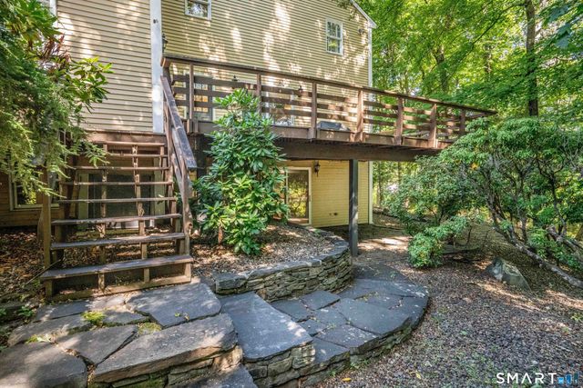 15 Rushleigh Road, West Hartford, CT 06117