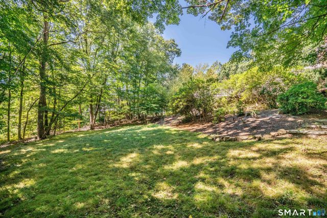 15 Rushleigh Road, West Hartford, CT 06117