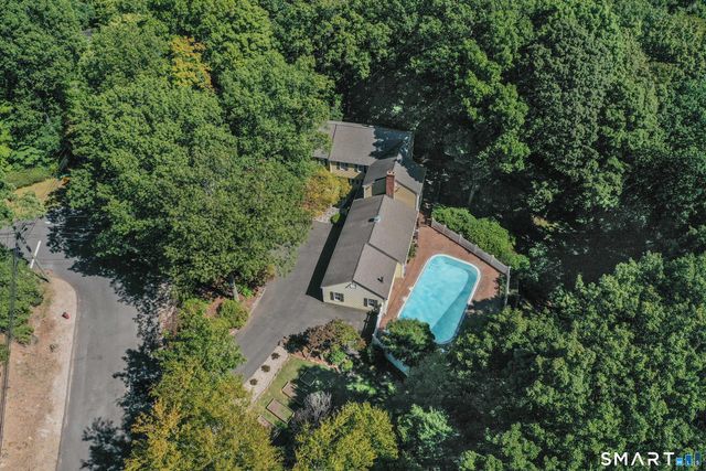 15 Rushleigh Road, West Hartford, CT 06117