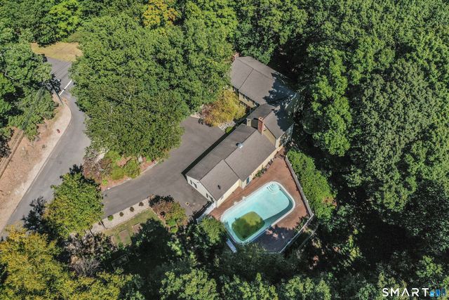 15 Rushleigh Road, West Hartford, CT 06117