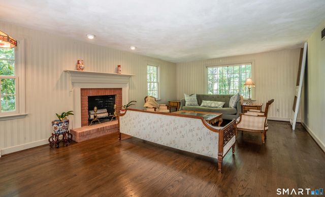 15 Rushleigh Road, West Hartford, CT 06117