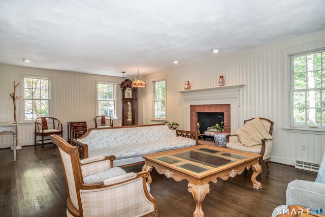 15 Rushleigh Road, West Hartford, CT 06117