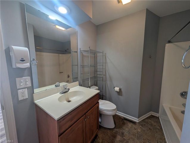 2808 Shadowbrook Lane, Winston-salem, NC 27103