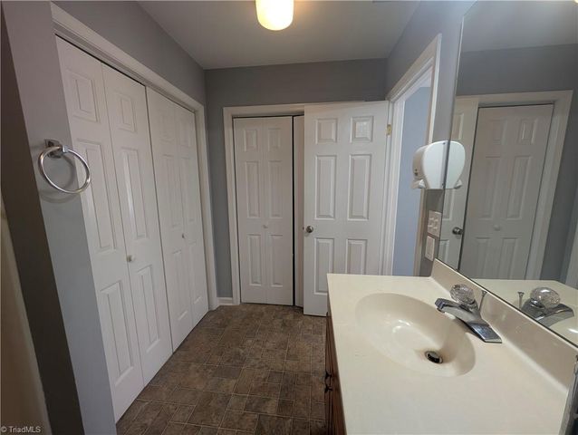 2808 Shadowbrook Lane, Winston-salem, NC 27103