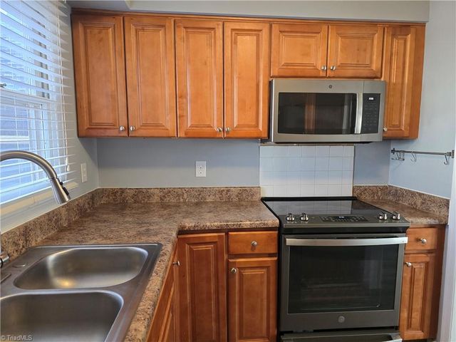 2808 Shadowbrook Lane, Winston-salem, NC 27103