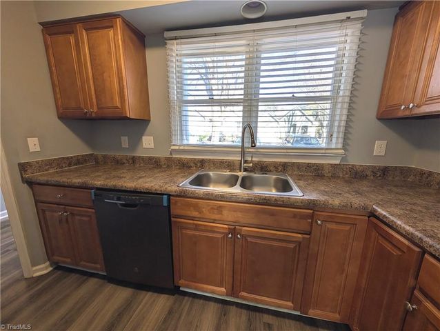 2808 Shadowbrook Lane, Winston-salem, NC 27103