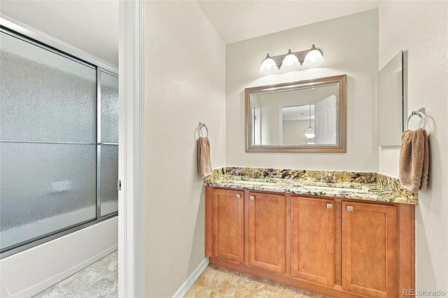 186 N Coolidge Way, Aurora, CO 80018